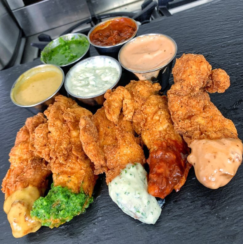 simply d licious chicken and dipping sauces c